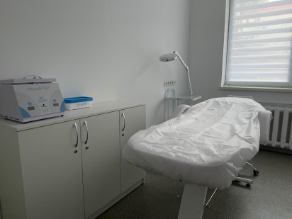 Оренда кабінету для косметолога на Позняках з мокрою точкою, кушеткою Киев