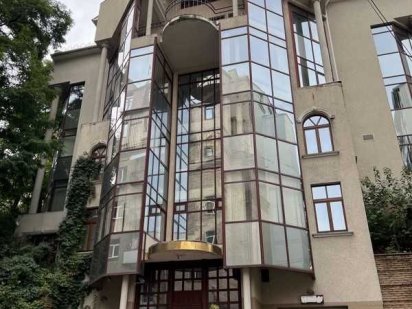 Здам в аренду окрему будівлю з ремонтом(1220м2) на Дарвіна Київ