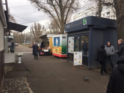 Сдам киоск на Авраменко возле поликлиники