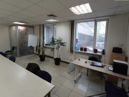 Перемовна з двух кабінетів 56 кв.м 5 хвлин метро Дружби народів Киев