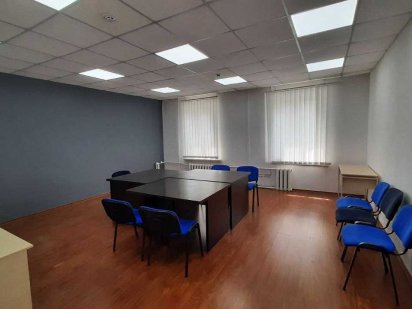 Современная переговорная с хорошим ремонтом 40 м2 м. Олимпийская Киев