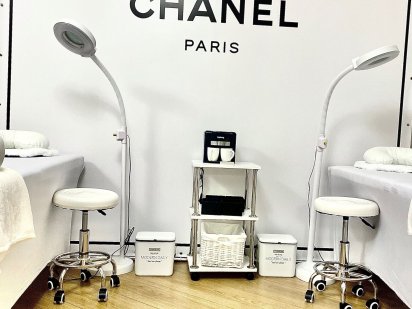 аренда места, визажист , бровист,наращевание ресниц. мастер манекюра Киев