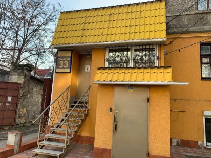 Центр напротив БЦ "Ромашка" 21м фасад цена 5000 грн/мес Николаев