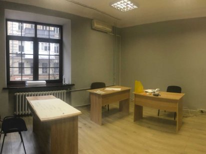 Невеликий офіс меблі ремонт 25 м2 вул Ярославів Вал поруч кафе Євразія Київ