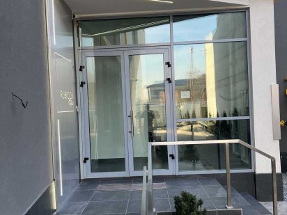 вул.ЛИПИНСЬКОГО  офіс 70кв.м. з ремонтом  22000грн.+КП. Львів