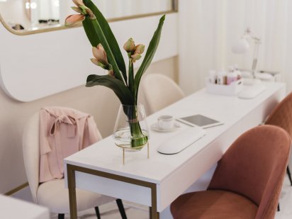 Оренда робочого місця майстра манікюру/педикюру (подолога)/візажиста Львов