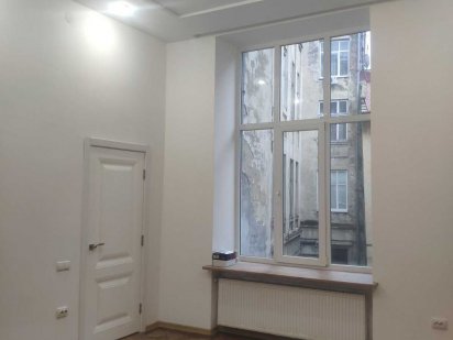 Оренда приміщення під офіс. Вул. Коперника, центр . 2-й поверх. Львов