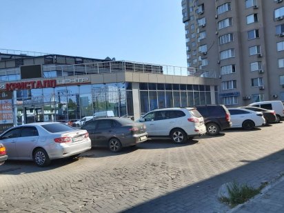 Оренда 34м2 фасад 1этаж під салон, офіс,шаурум, фасад ТЦ Кристалл  вул Одеса