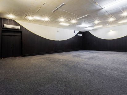 Здається приміщення на Санта-Барбарі Львів