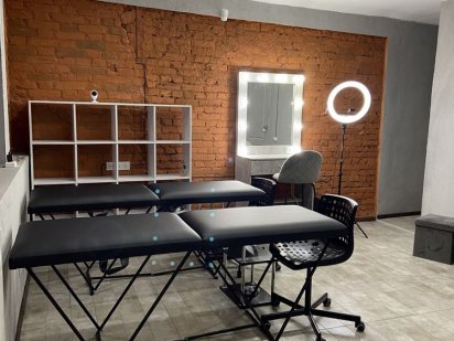 Аренда кушетки кабинета зеркала место для маникюра центр Дніпро