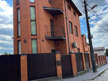 Окремо стояча будівля метро Академмістечко Київ