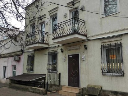 СДАМ  фасадный  офис   43  кв.м.   в  центре! Одеса