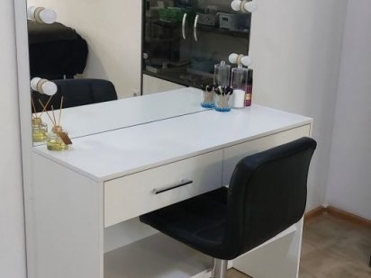 Сдам рабочее место бровисту, визажисту, мастеру по причёскам,плетение Харків