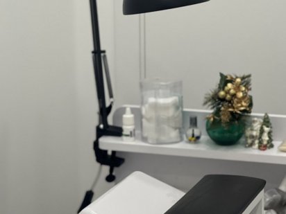 Сдам робоче місце майстру манікюру