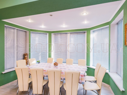 Дім з великим басейном та лазнею на дровах Киев