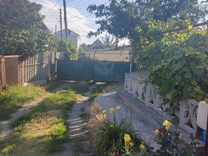 Продам участок землі на Заріччі,з будиночком