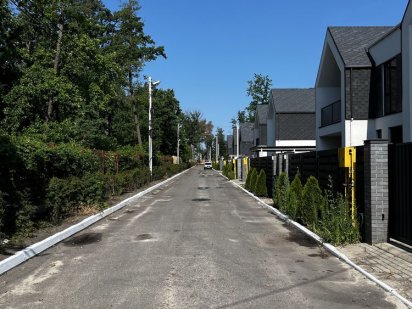 Участок 5 соток в закрытом комплексе (возле Адмирал Клуба, Ирпень) Ирпень