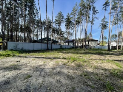ділянка біля парку в лісовій частині Гостомель