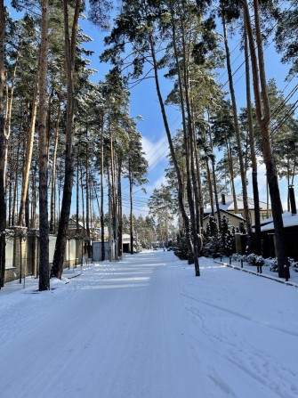 Шикарна земельна ділянка в Бучі. Обжитий район. - фото 1