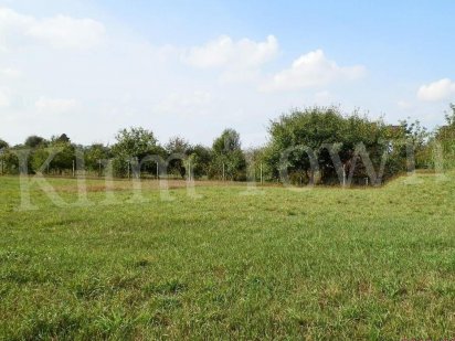 Продаються три суміжні ділянки в районі літака