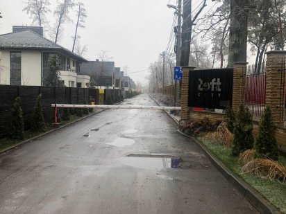 Земельна ділянка площею 0,05 га. Закрита територія. Поряд ліс. Ирпень