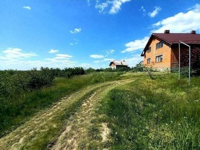 Горяни- 2 суміжні , поруч автобусна зупинка, ліс Ужгород