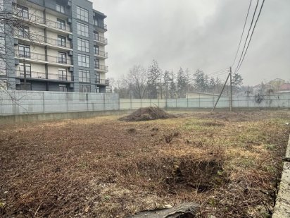 Продається Ділянка поряз з 20 Школою (Центр)