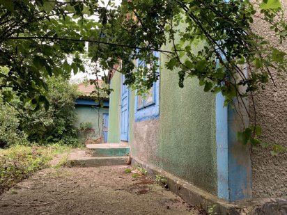 Продам участок(5 соток)+пів дома СРОЧНО Чернівці