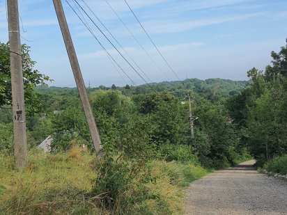 Участок на Рощі, 150 м до центральної дороги Черновцы