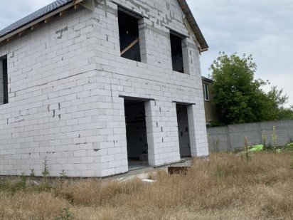 Продаж земельної делянки на Осокорках с недобудовою