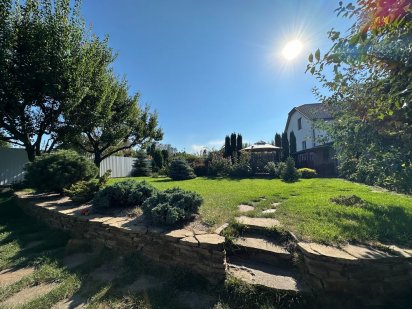 Королівська ділянка біля ПК "Дружба Народів" та готелю "Апельсин" Черкаси