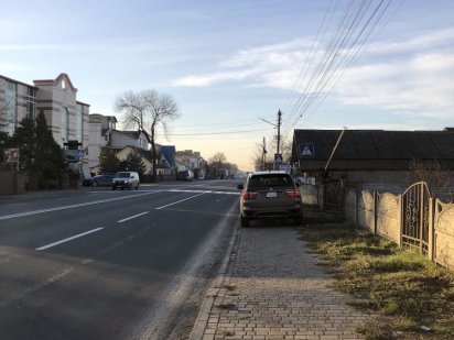 Продаж ділянки з будинком під комерцію Черновцы