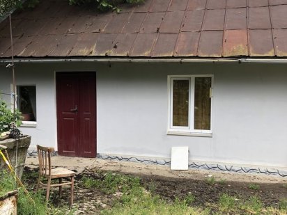 Земля для забудови  вул. Хрещатинська. 0,10 га, є будинок Чернівці