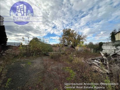 Земельна ділянка практично в центрі міста. Комерційне призначення Черновцы