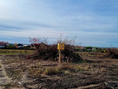 Земельна ділянка з комунікаціями на Щасливому вул.Спідвейна Рівне