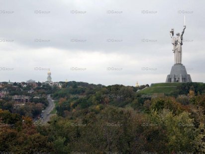Участок на Мичурина с выходом в ботанический сад и шикарной панорамой Киев