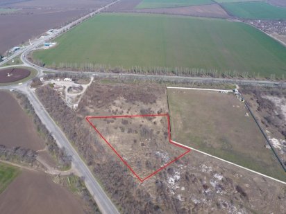 Земельна ділянка на трасі, у власності