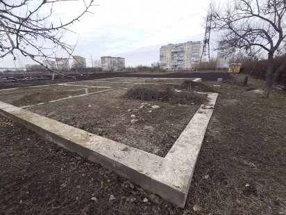 Продам земельный участок с готовым фундаментом под дом