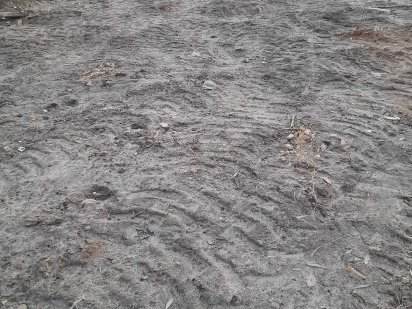 За авторинком Жуляни-Київ. Під СТО-Склаd. 12 соток Продам уч. Київ