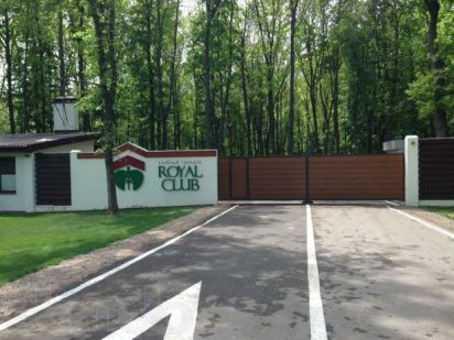 Офис продаж в пос. Роял Клаб предлагает участок 22 сотки в лесопарке Харків