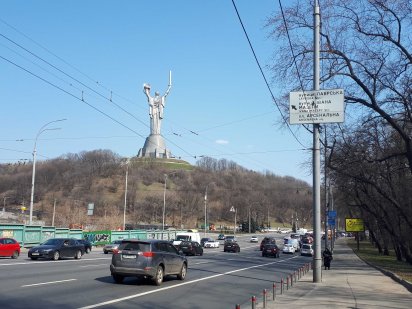 38 соток Печерск Фасад бульвара Дружбы народов Київ