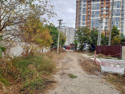 Предлагается участок с оплаченными коммуникациями. Одесса