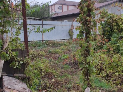 Участок 14 сот, правильной формы, фасад на  ул. А.Невского Одесса