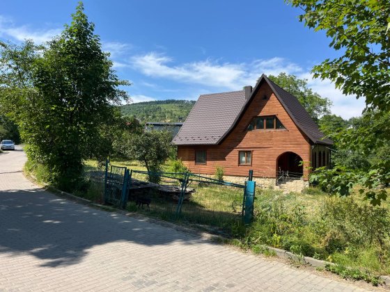 Триповерховий мансардний будинок в Яремче 240 м² Яремче