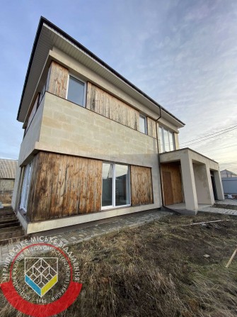RLT K01 Продам двоповерховий будинок, район Лижна база/Олександрівка - фото 1