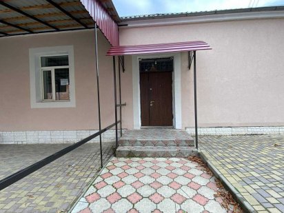 Оренда Центр 184-50 м.кв.+можл цокольний 21-120. Світло НЕ виключають Кременец