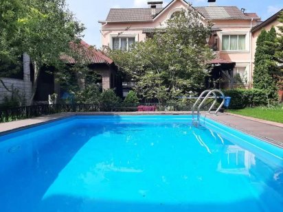 Оренда будинку 420 кв. м з басейном, більярдом, сауною. Генератор. Киев