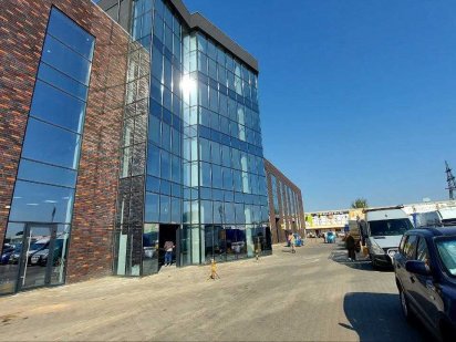 Торговельні приміщення від 30 м2 до 4000 м2 на Добробуті Чернівці