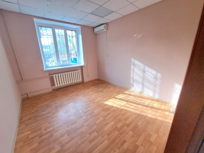 Актуально! Офис закрытого типа 3 комнаты + кухня, район Украины - фото 1