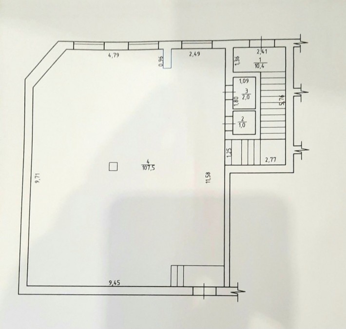 Центр. ПАРКОВКА.Не перша лінія. Цоколь. Площа S = 120 m2 - фото 1